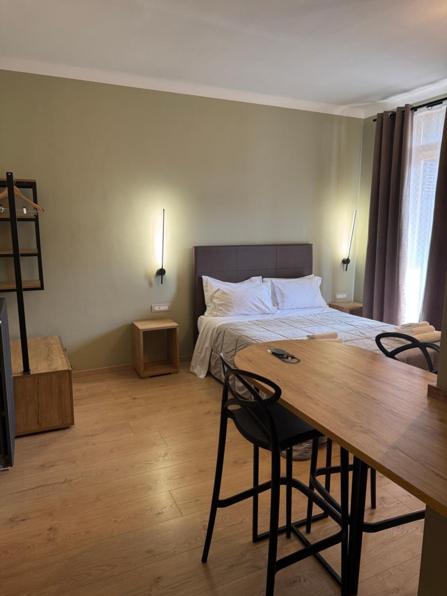 Manhattan Room & Suite Bari Bagian luar foto