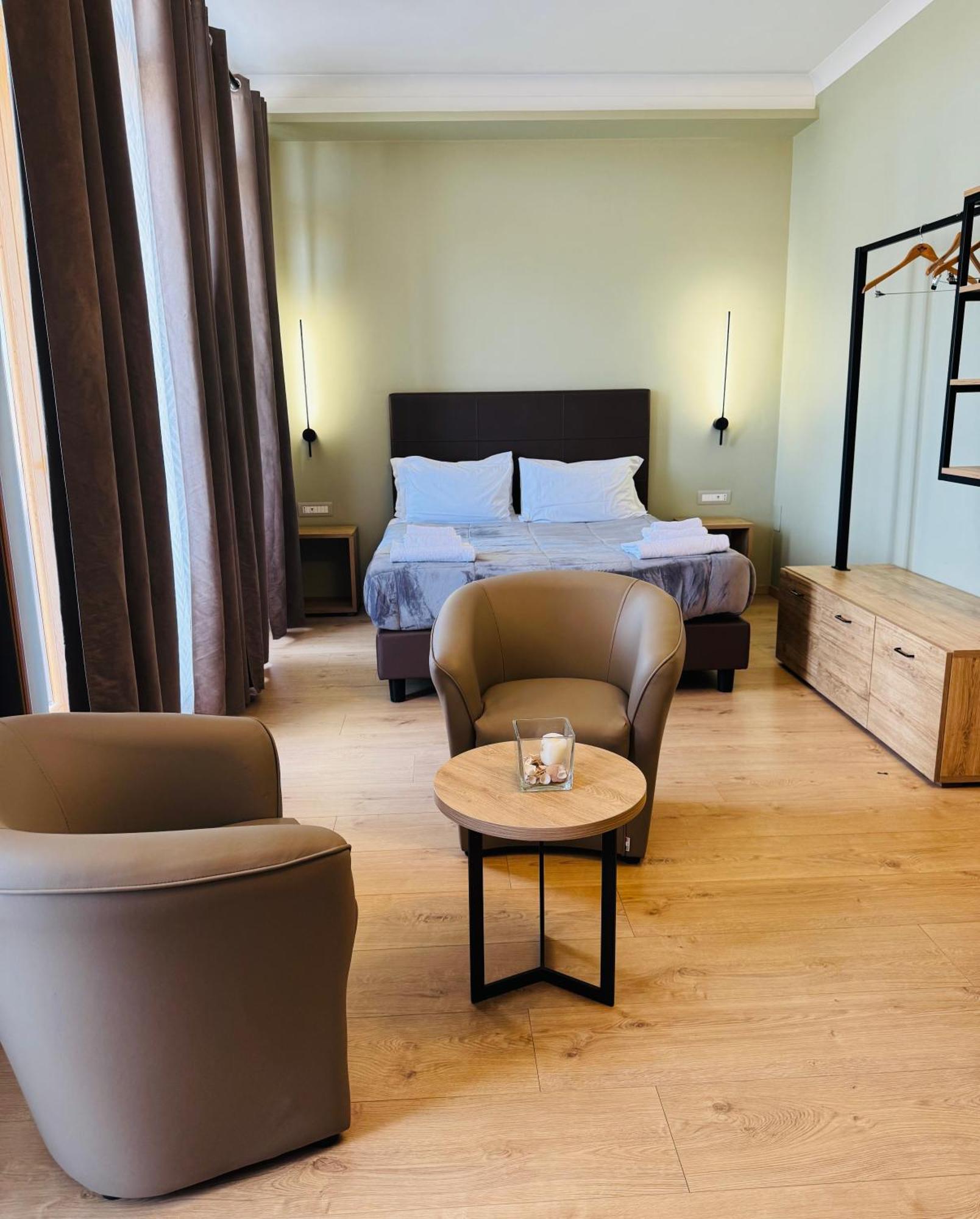 Manhattan Room & Suite Bari Bagian luar foto