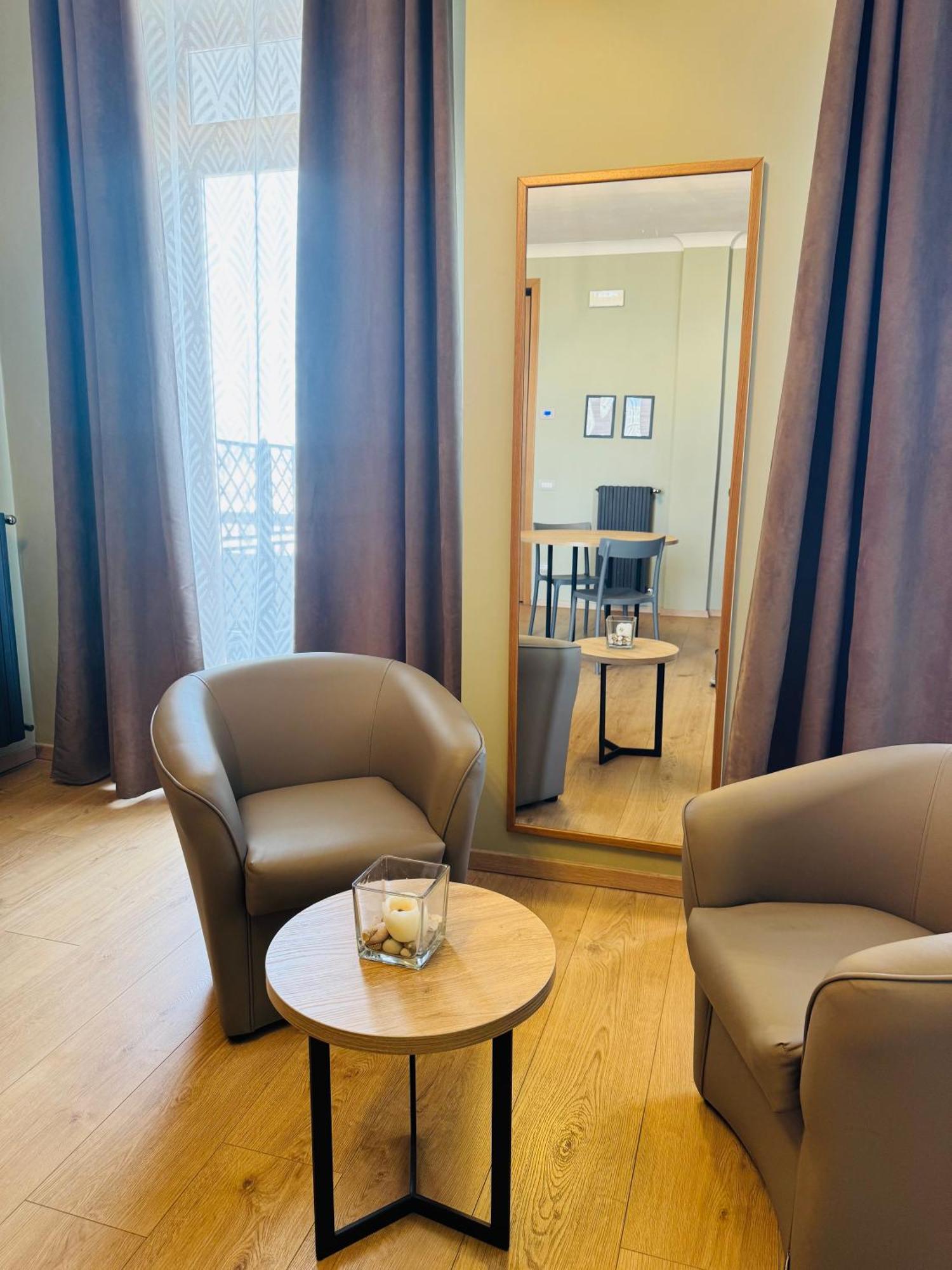 Manhattan Room & Suite Bari Bagian luar foto